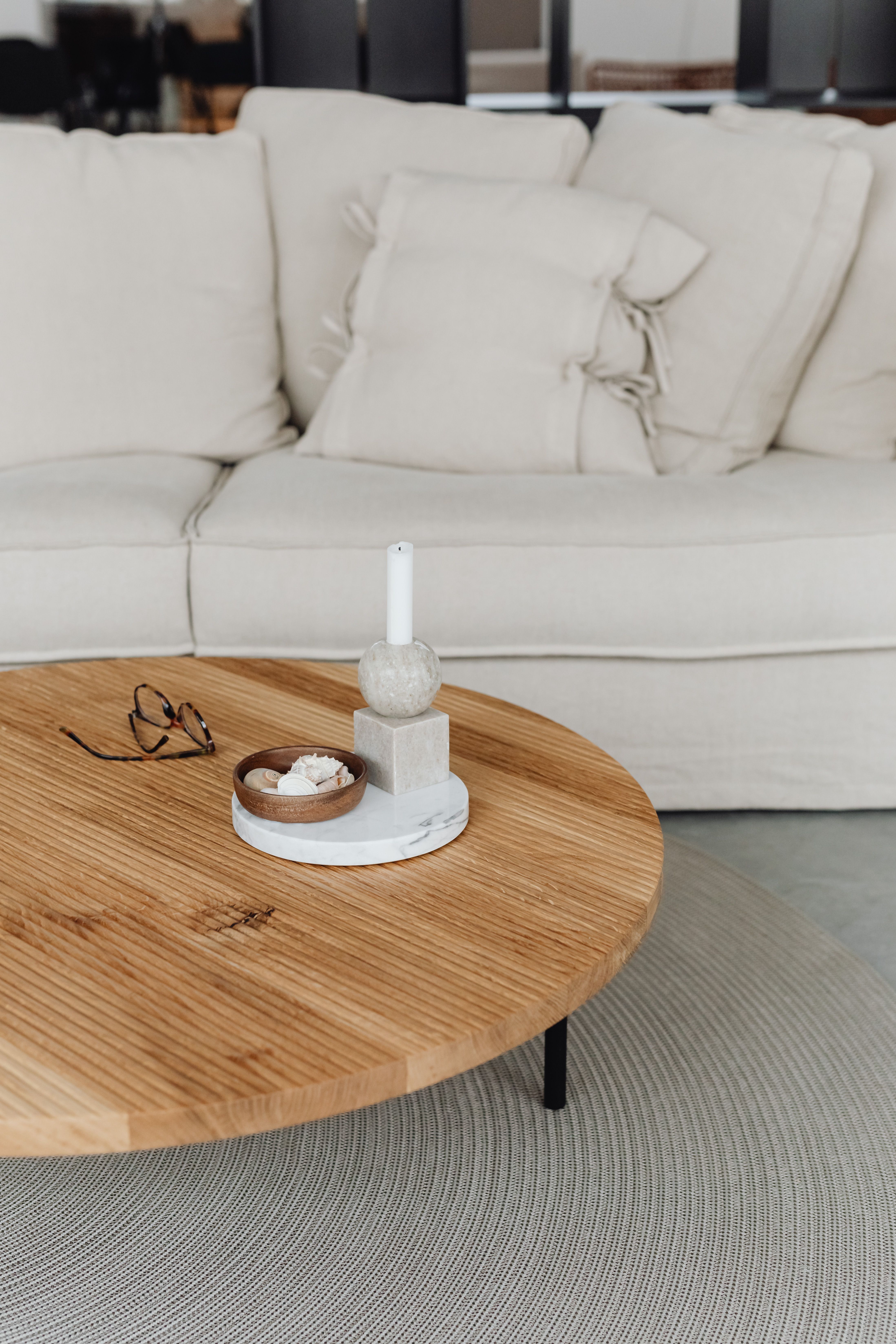 Cozy dining set with pendant lamp